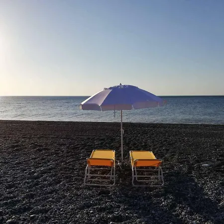 Cedrus And Sea, Beachfront House, Gennadi, Rhodes Appartement *